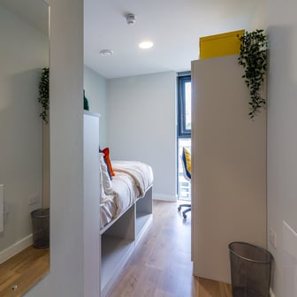 Gold En Suite - Image 2